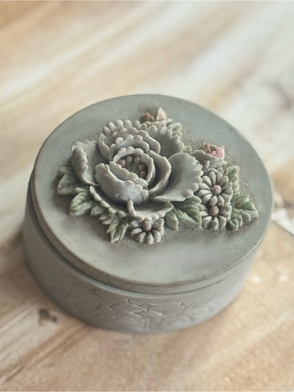 Vintage late 1900’s  made in Wales hand sculpted Incolay stone trinket box